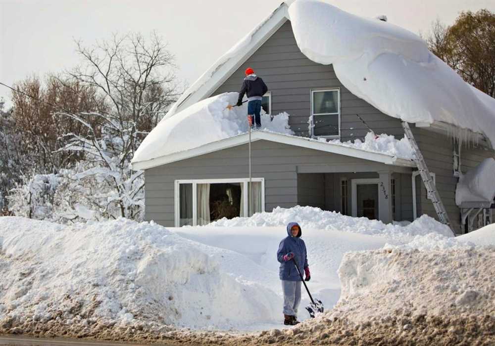 Как правильно избавиться от снега на крыше