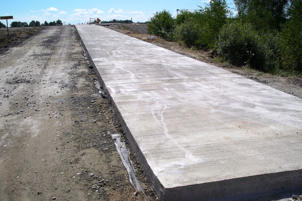 Как улучшить качество дорожного покрытия из бетона: методы и материалы.
