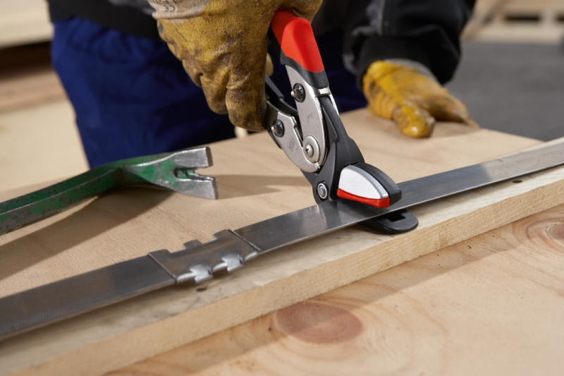 Как выбрать идеальный нож для раскроя древесины и металла