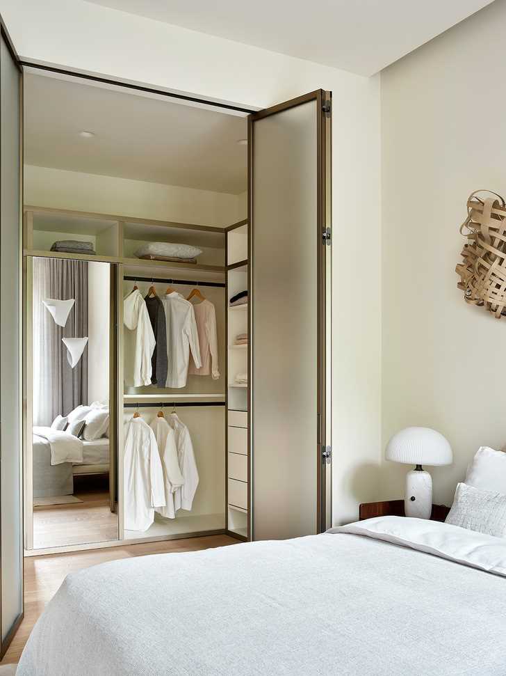 Навесные шкафы: создаем пространство для хранения в вашей спальне