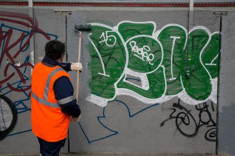 Защита фасада от граффити и вандалов: рекомендации